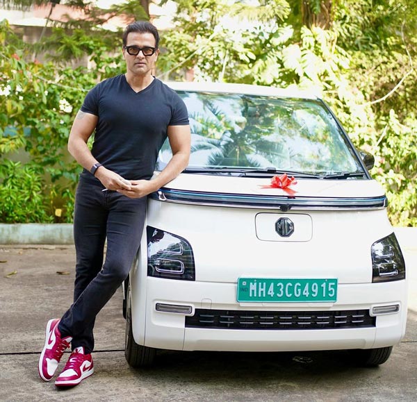 Actor rohit roy mg comet ev