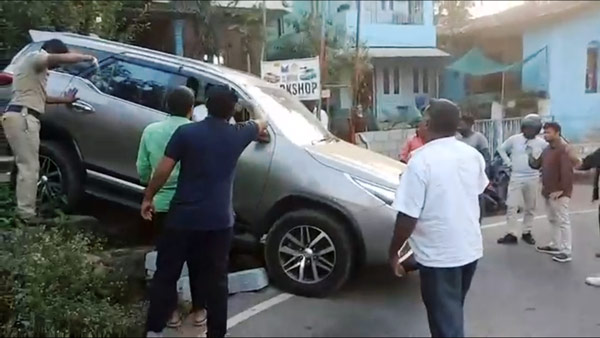 toyota fortuner car stucked toyota fortuner car stucked