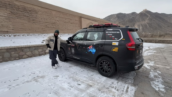 youths reached great wall of china