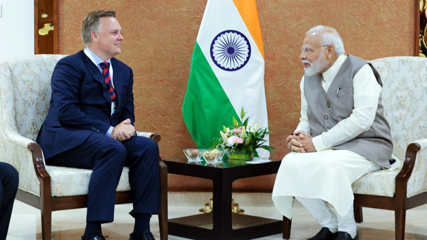 narendra modi meets toshihiro suzuki