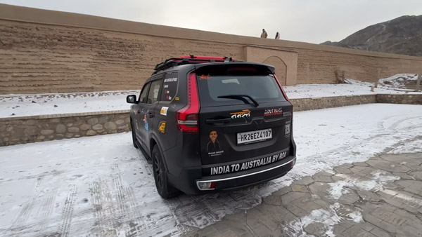 youths reached great wall of china