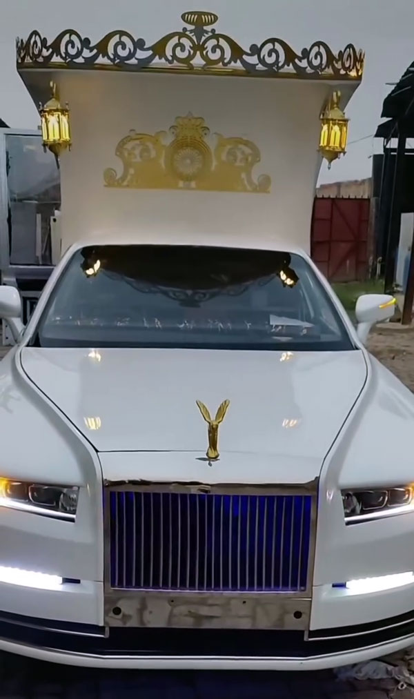 fake rolls-royce phantom in pakistan