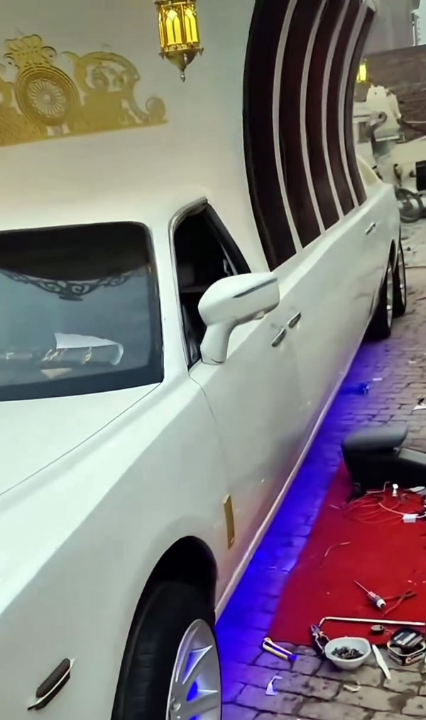 fake rolls-royce phantom in pakistan