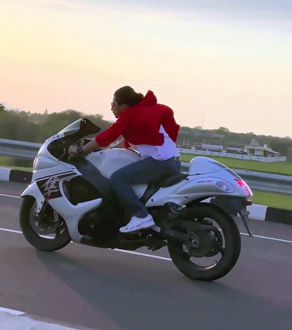 shahrukhkhan copycat riding fake hayabusa