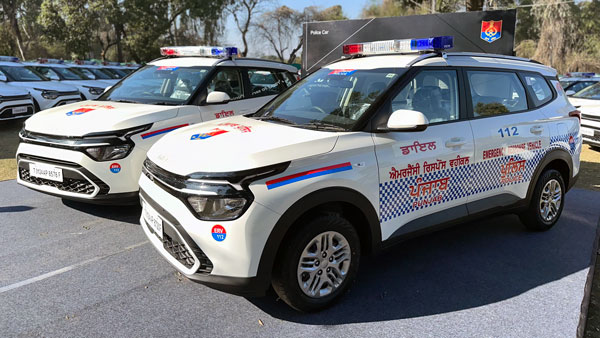 kia carens police car