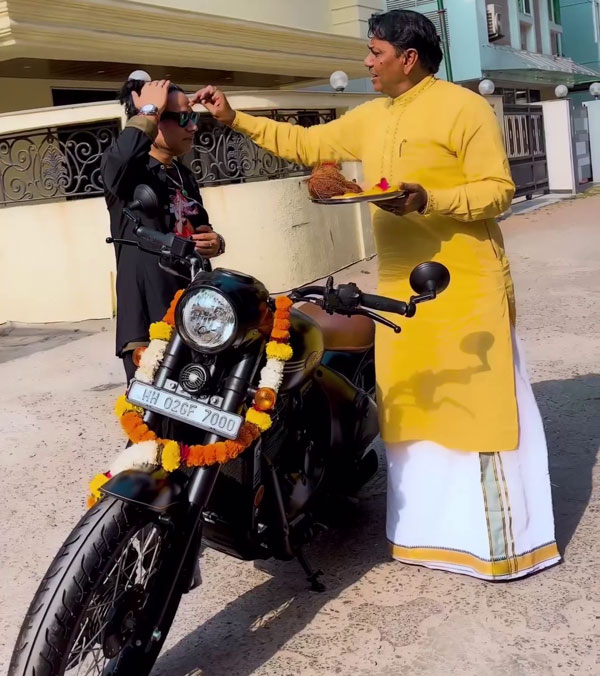 singer buys jawa perak bobber