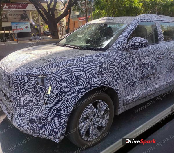 Mahindra xuv300 facelift spotted while testing