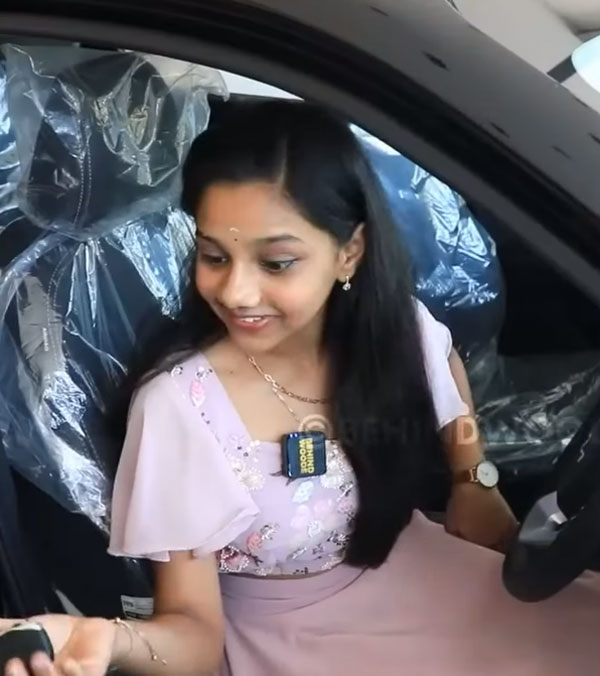 actor kottachi gifted daughter kia car