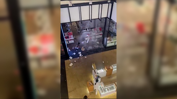 dubai floods airport malls waterlogged