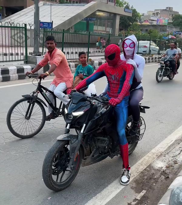 Spiderman couple bike ride
