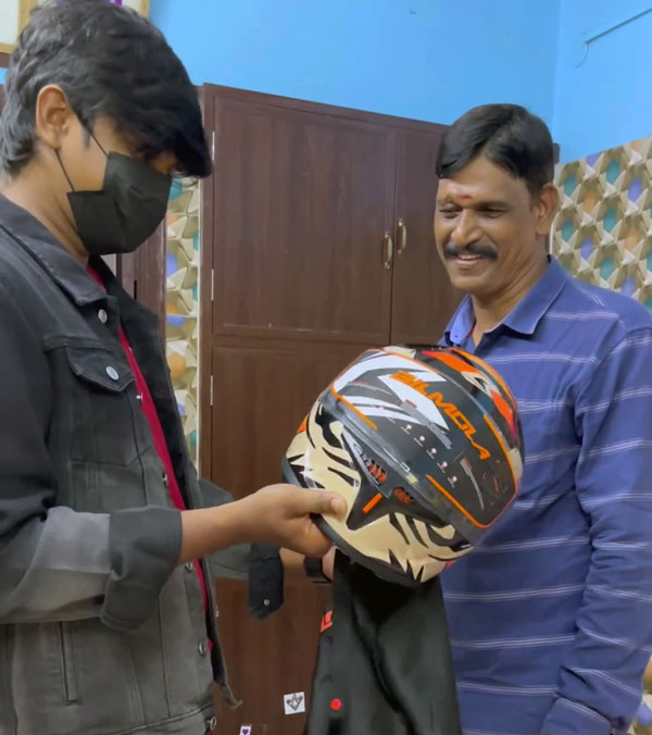 dad gifted helmet viral video