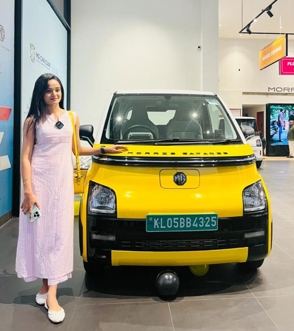 Actress buys comet ev