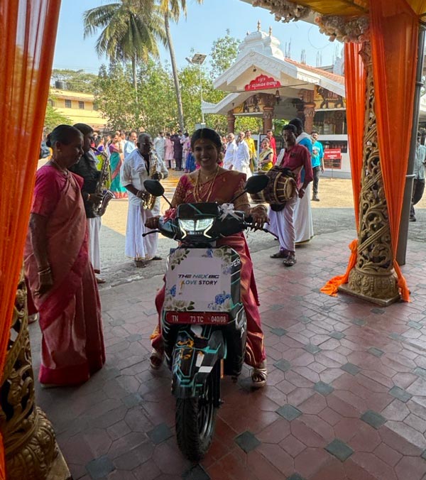 bride arrived on electric scooter bride arrived on electric scooter