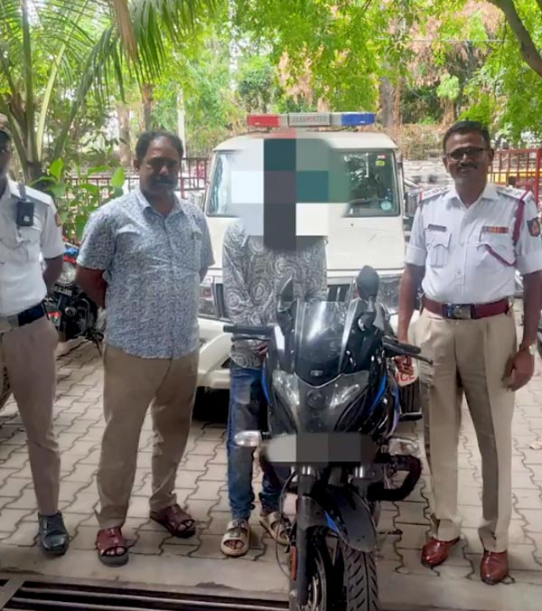 lovers stunts on pulsar bike