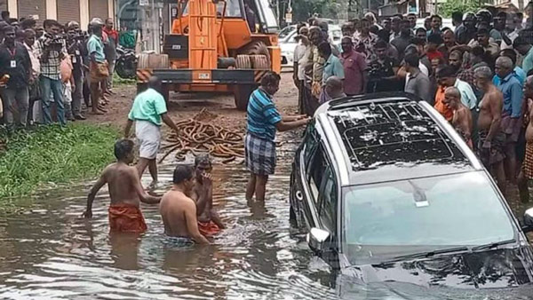 kerala car into canal
