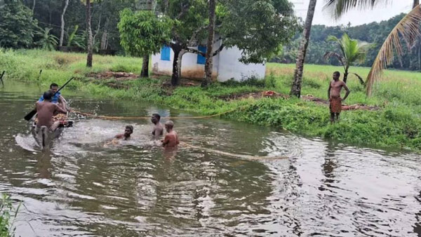 kerala car into canal