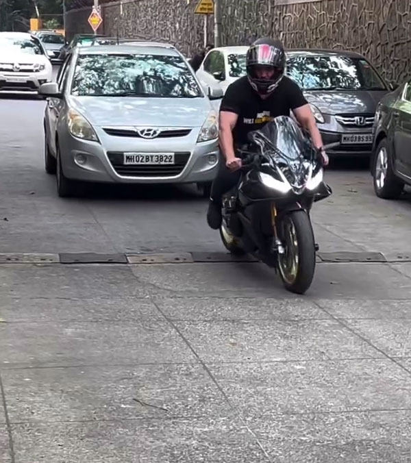 john abraham ride aprilia bike