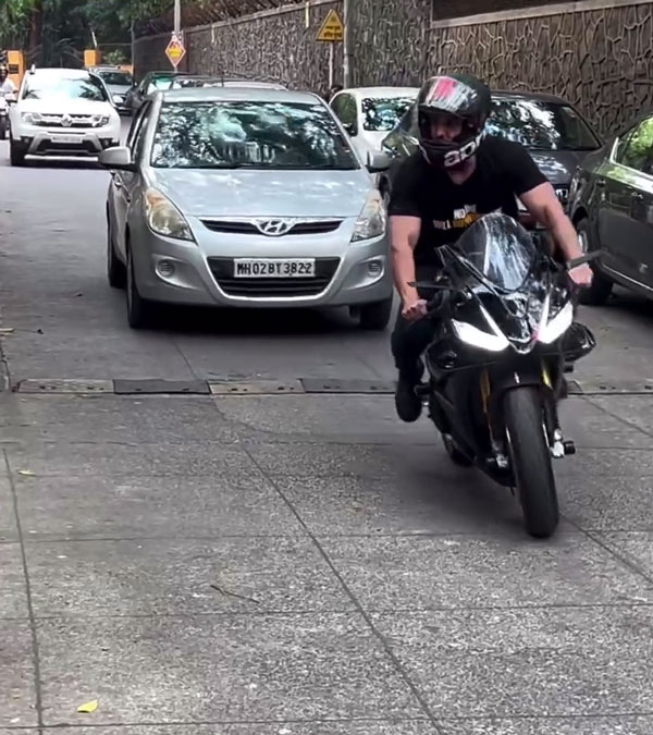 john abraham ride aprilia bike