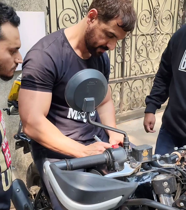 actor autograph on fan s bike