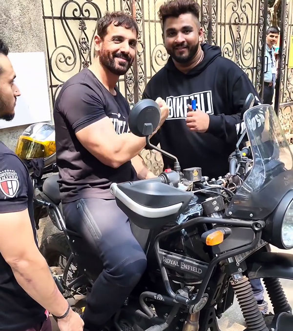 actor autograph on fan s bike