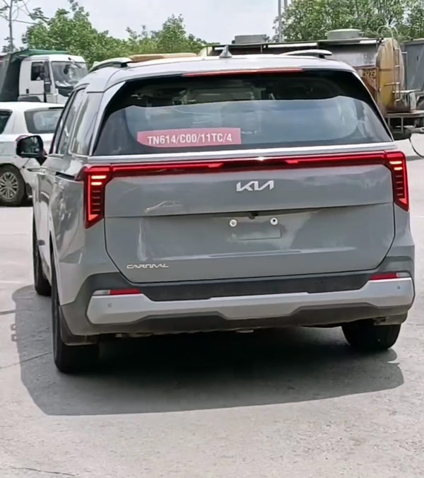 new kia carnival spotted