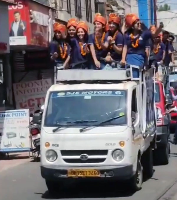 neet toppers celebrates their passed