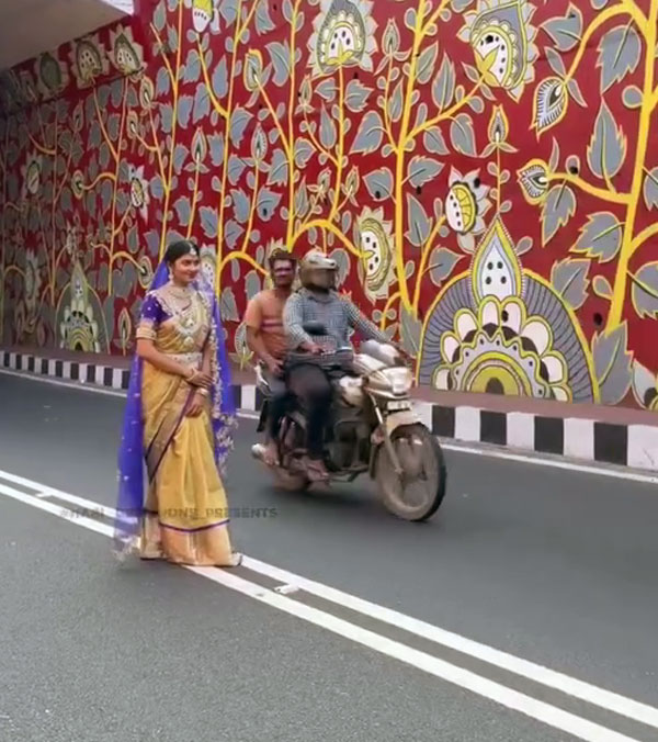 pre-wedding photoshoot in busy road