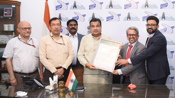 nitin gadkari praised tata motors