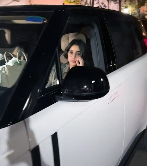 janhvi spotted in range rover janhvi spotted in range rover