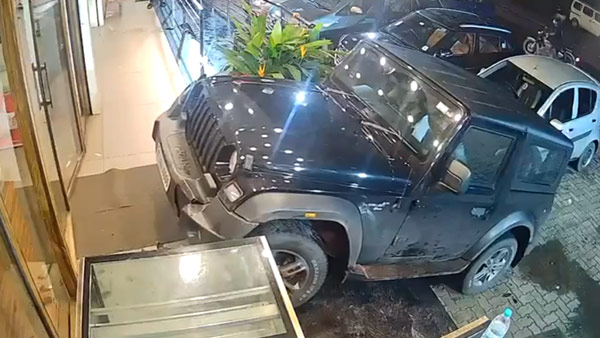mahindra thar crashes into shop mahindra thar crashes into shop