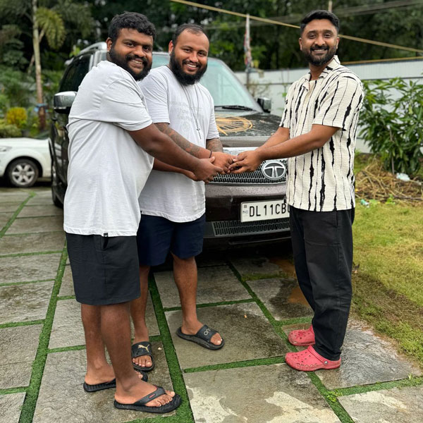 youtubers s tata safari storme explorer