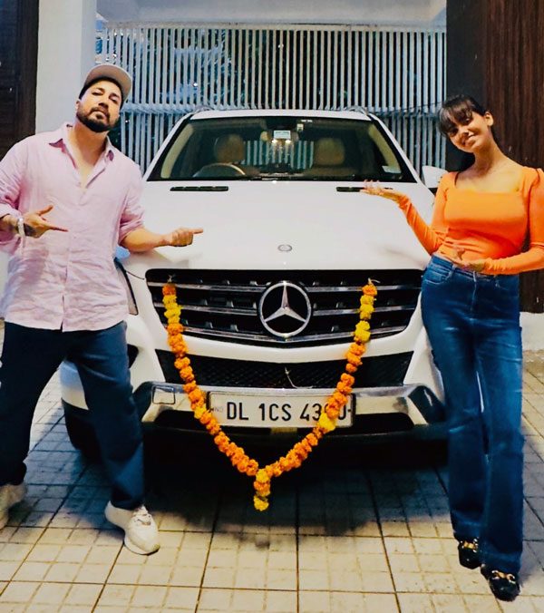 singer gifted car to co-singer