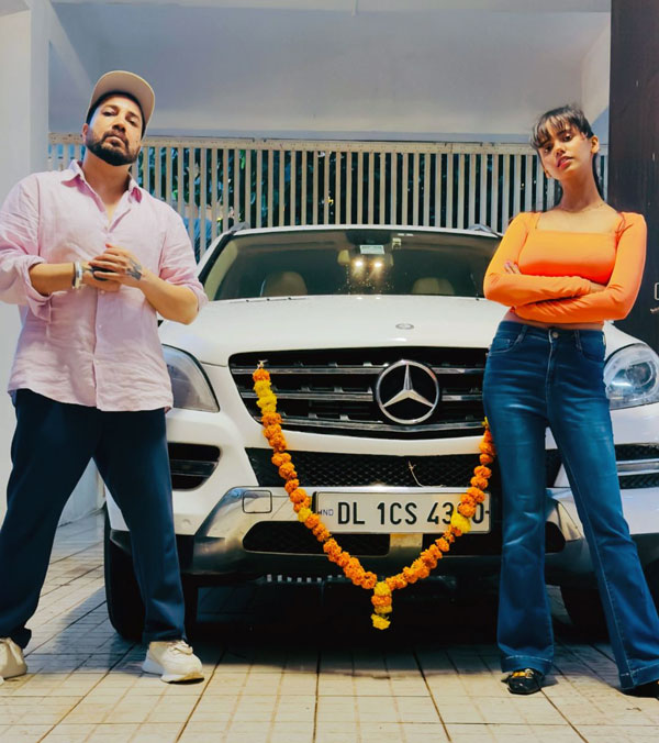 singer gifted car to co-singer