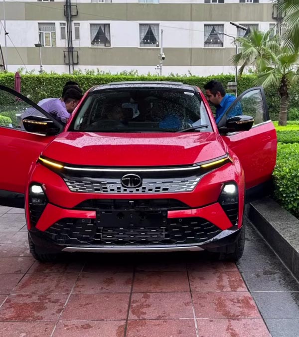 tata curvv in striking red