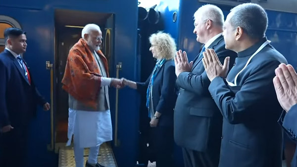 pm narendra modi s train journey