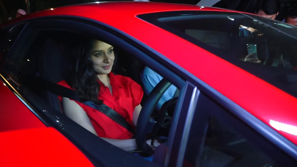 actress shraddha kapoor in lamborghini