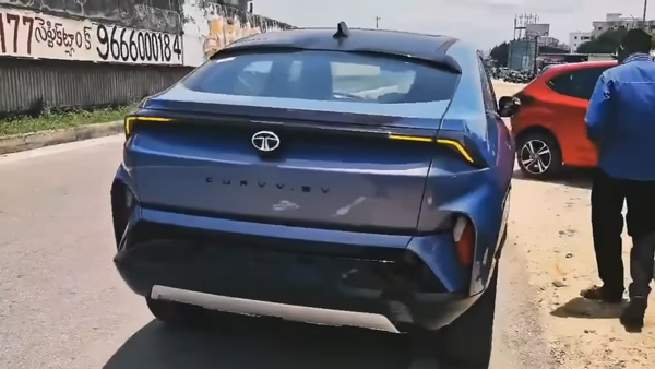 tata curvv ev tailgate function