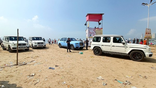 Ambanis luxurious arrival at ganesh visarjan