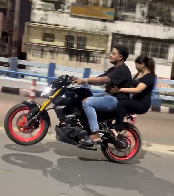 girl stuck between tire and mudguard