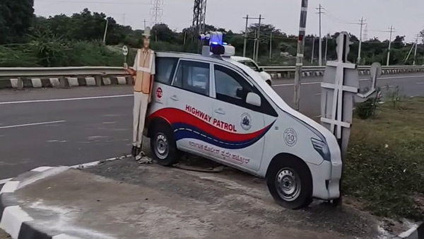 police dummies at karnataka highways