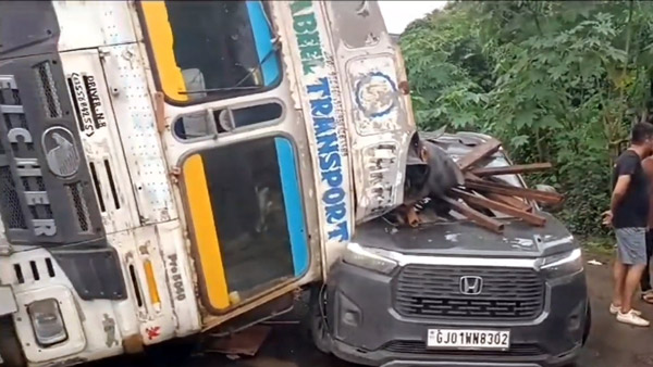 lorry falls on honda car