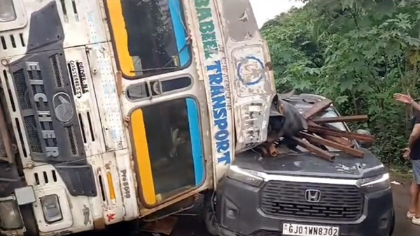 lorry falls on honda car