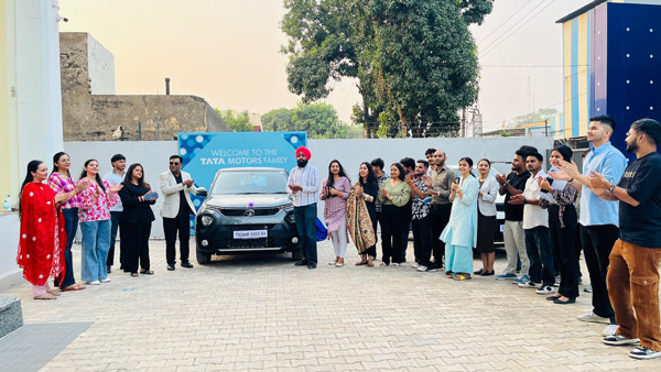 Company gifts cars to employees Company gifts cars to employees