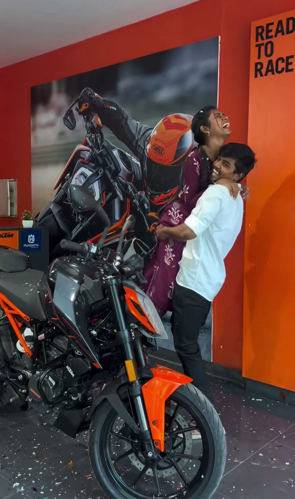 sister surprise brother