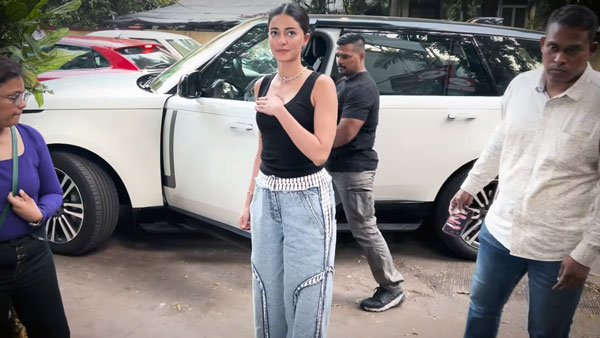 Ananya Panday Spotted In Range Rover Autobiography