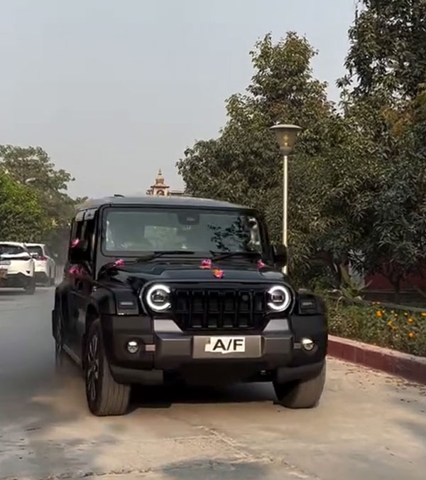 baba ramdev drives mahindra thar