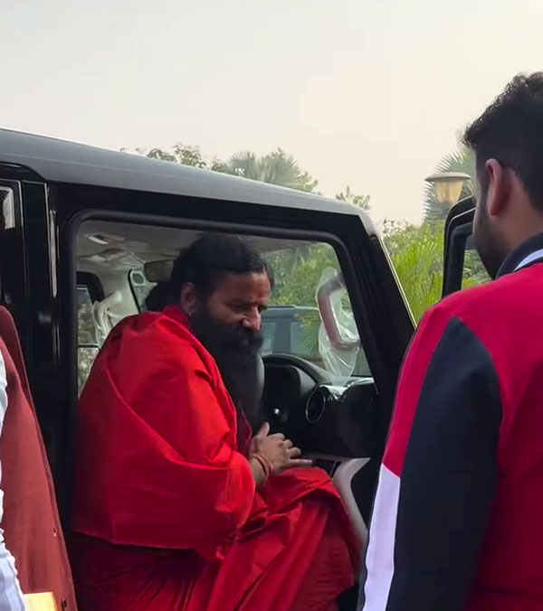 baba ramdev drives mahindra thar