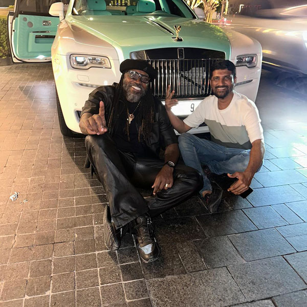 Rolls royce with expensive plate Rolls royce with expensive plate