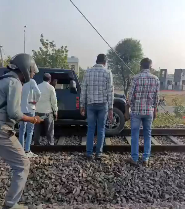 mahindra thar on railway track