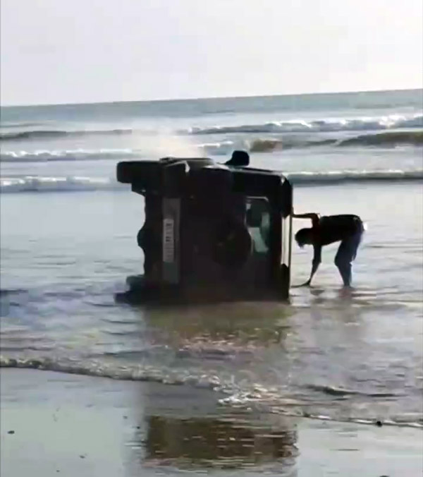 mahindra thar fliped in kerala